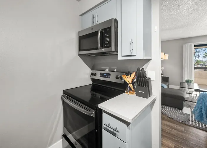 Apartment 2br Hideaway Near Asu Pool Access Pet-friendly & Parking *