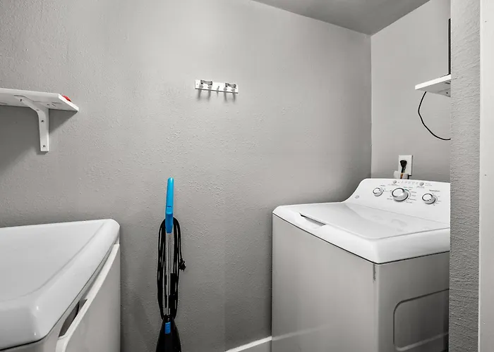 Apartment 2br Hideaway Near Asu Pool Access Pet-friendly & Parking *